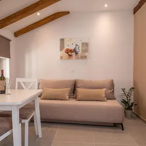 Aaa & With Free Parking Apartment Pula